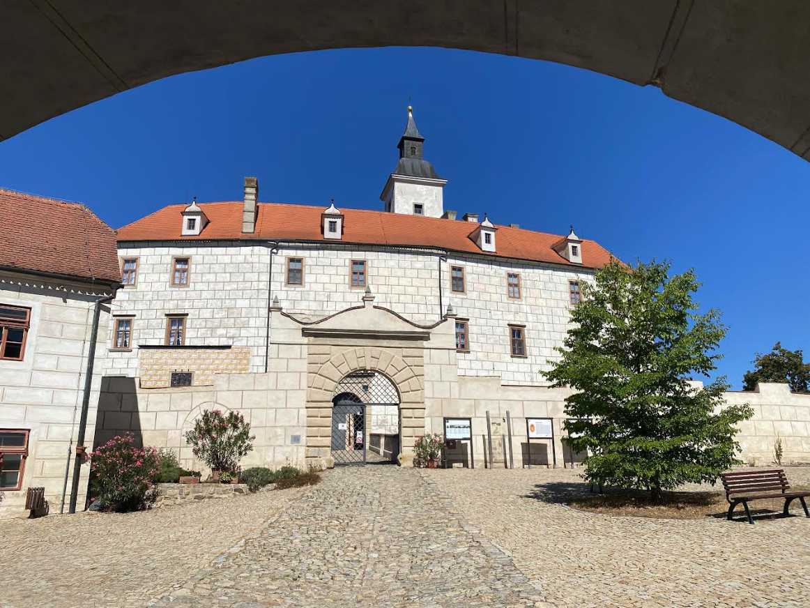 Starý a Nový zámek